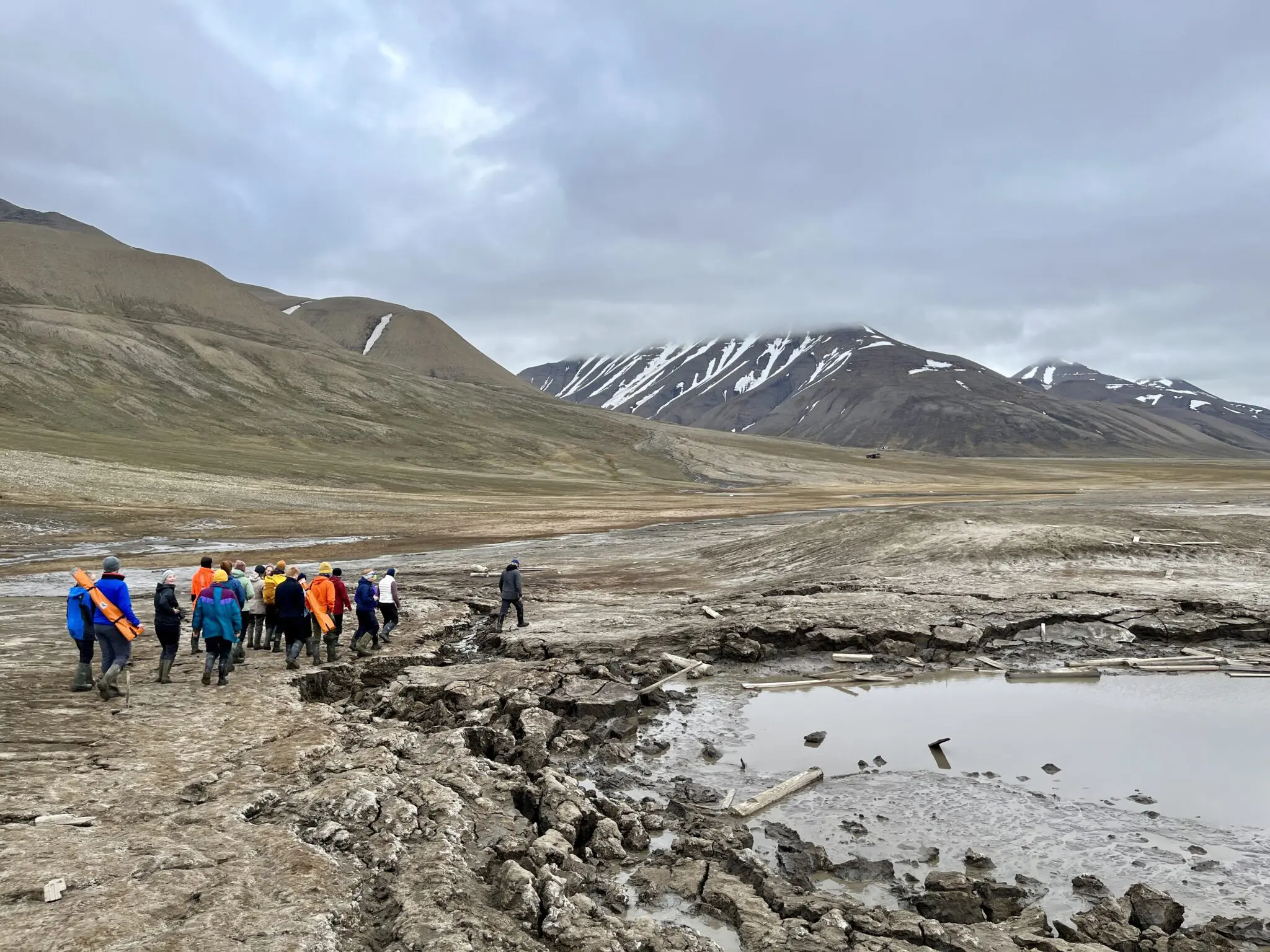 Students visiting the Lagoon Pingo in Adventdalen, a unique site emitting methane, June 2023