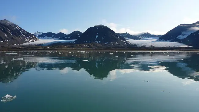 Midtre and Austre Lovenbreen in Kongsfjorden