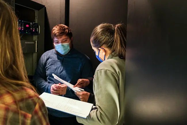 Students calibrating the meridian scanning photometer. Photo: Maria Philippa Rossi/UNIS