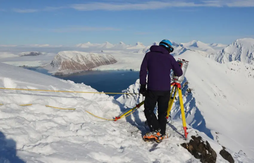 Measuring snow depth with laser scanner