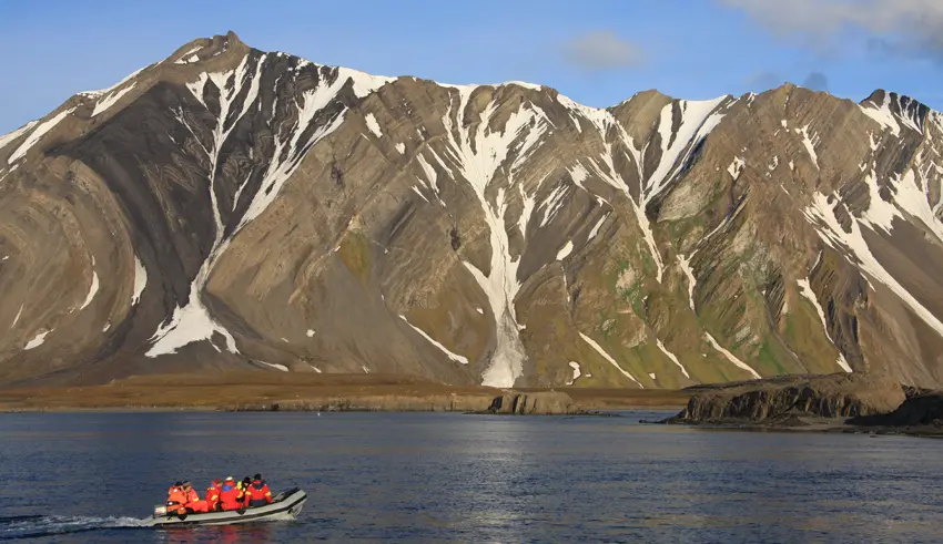 Travelling with zodiac nearby Midterhuken in Van Mijenfjorden, Svalbard. Photo: Eva Therese Jenssen/UNIS