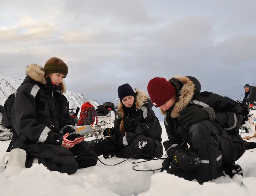 AB-333/833 students performing fieldwork at Kapp Linné