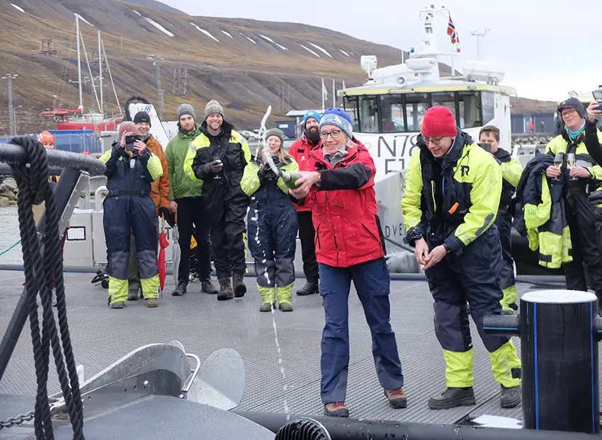 Nina Frisak babtizes Hanna Resvoll