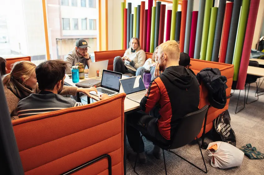 With room for 100 students working in groups or individually, the new learning space is a sought-after area to hang out. Photo: Fabienne Mannherz