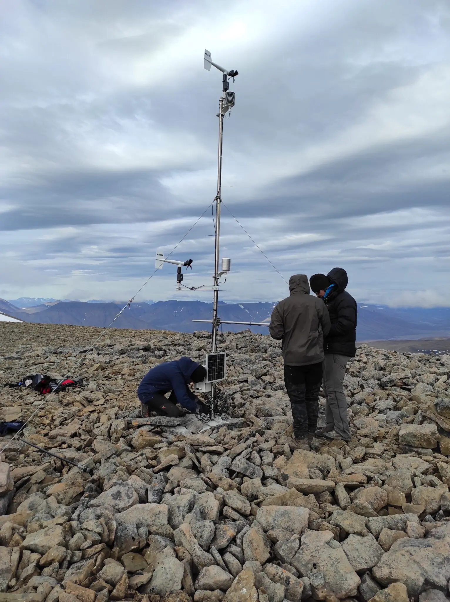 Weather station on top of Nordenskiöldtoppen.