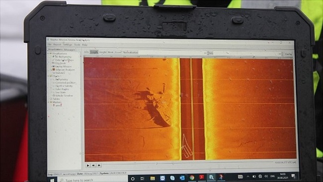 Side-scan sonar image from a sunken whaling ship.
